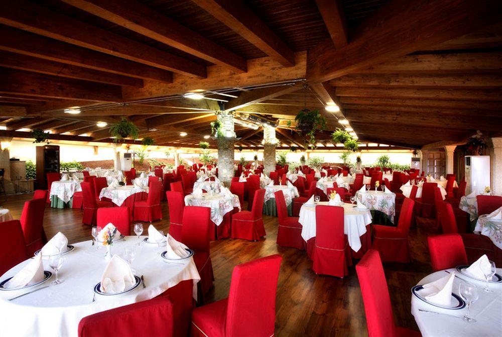 Complejo Aldeola Bed & Breakfast Malpica Bagian luar foto