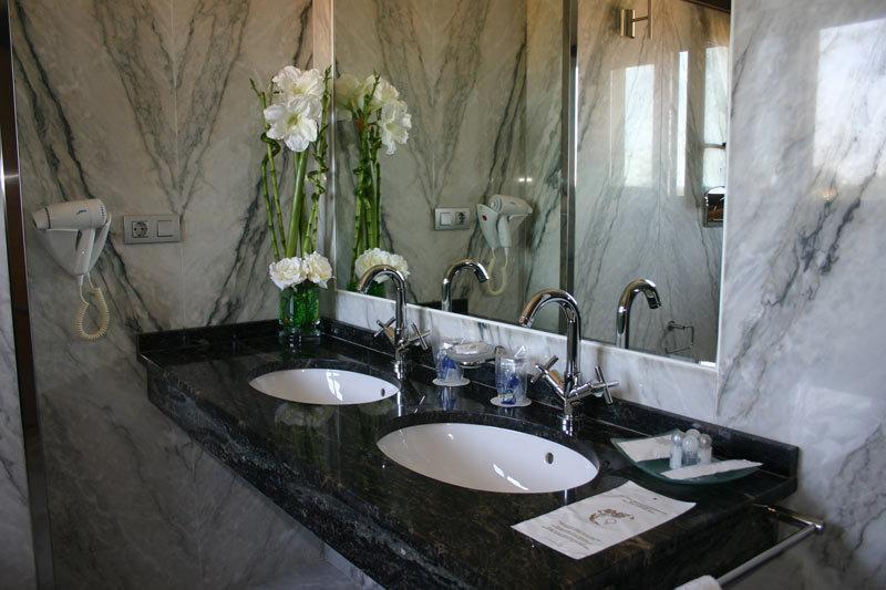 Complejo Aldeola Bed & Breakfast Malpica Bagian luar foto